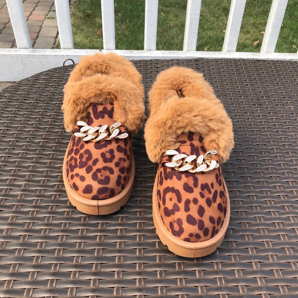 Animal Print Faux Fur Slip On Moccasins with chain detail, Women's, New - Picture 2 of 13